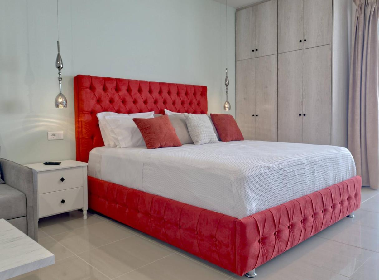 Epipleon Luxury Suites -102- Δωμάτιο 45Τμ Με Βεράντα 35Τμ Μπροστά Στη Θάλασσα Nafpaktos Exteriér fotografie