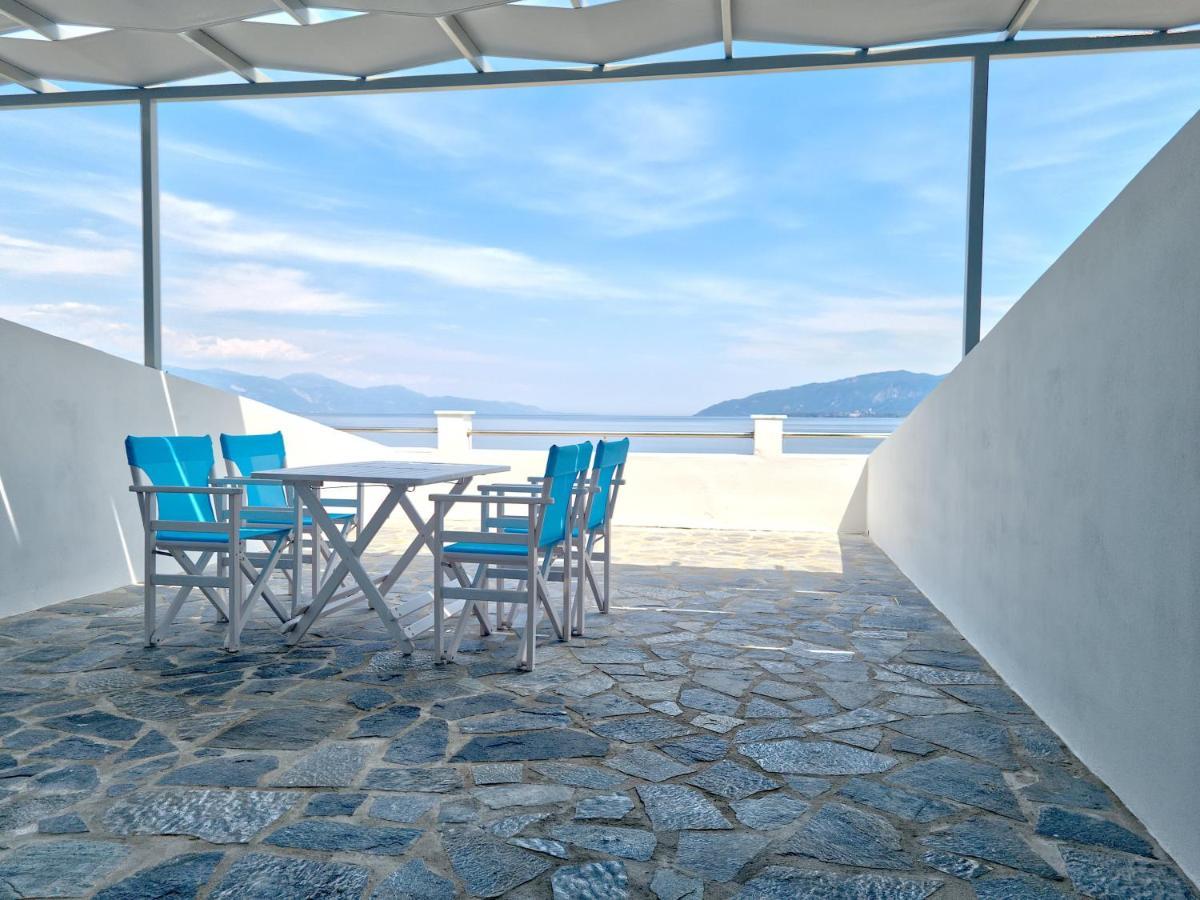 Epipleon Luxury Suites -102- Δωμάτιο 45Τμ Με Βεράντα 35Τμ Μπροστά Στη Θάλασσα Nafpaktos Exteriér fotografie