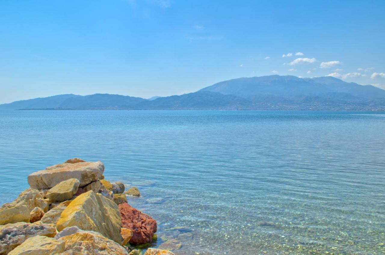 Epipleon Luxury Suites -102- Δωμάτιο 45Τμ Με Βεράντα 35Τμ Μπροστά Στη Θάλασσα Nafpaktos Exteriér fotografie